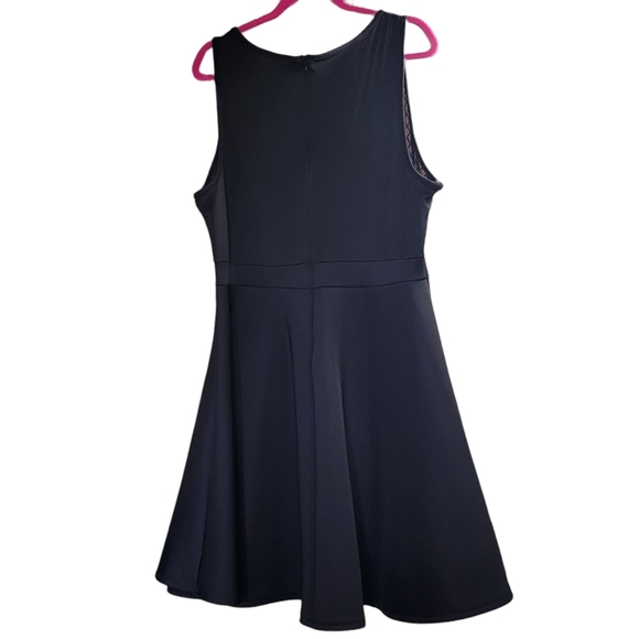 Fashion to Figure size 2X  Black - Picture 2 of 9